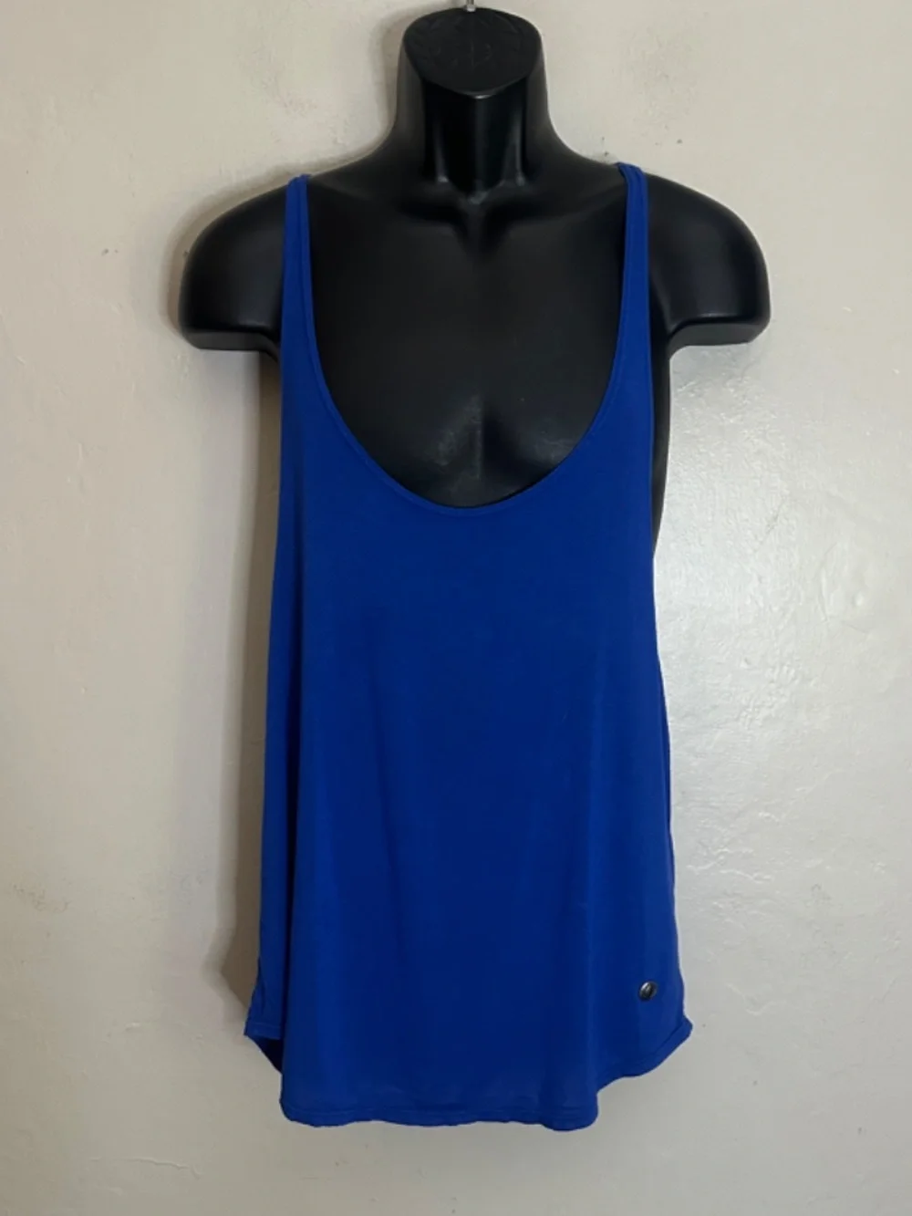 GIGO Stringer Tank Top Large Gently worn 96% polyester/4% spandex 20" armpits - Picture 2 of 5